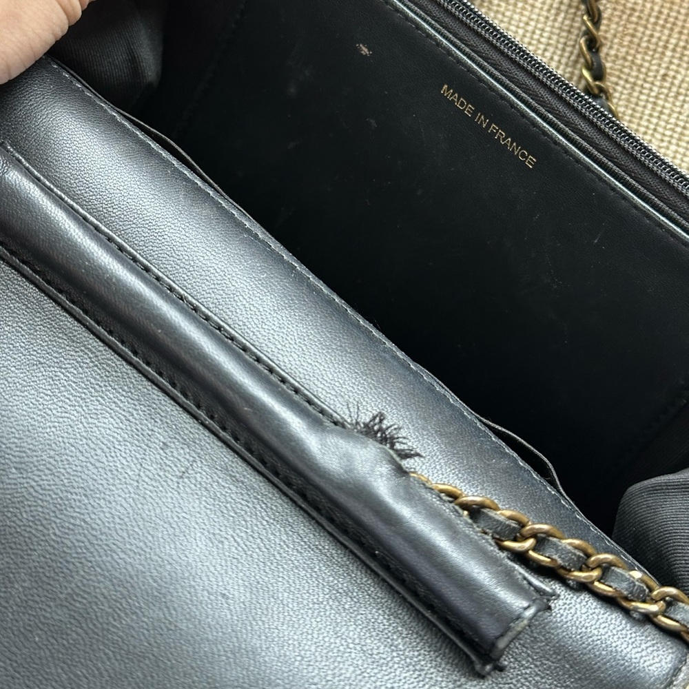Chanel Black Chevron Leather Crossbody Bag (Needs Repair) - Picture 4 of 5